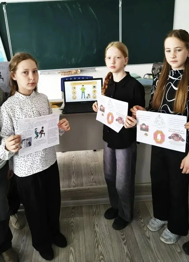 В преддверии летних каникул в школе прошли уроки безопасности, классные часы и беседы н...