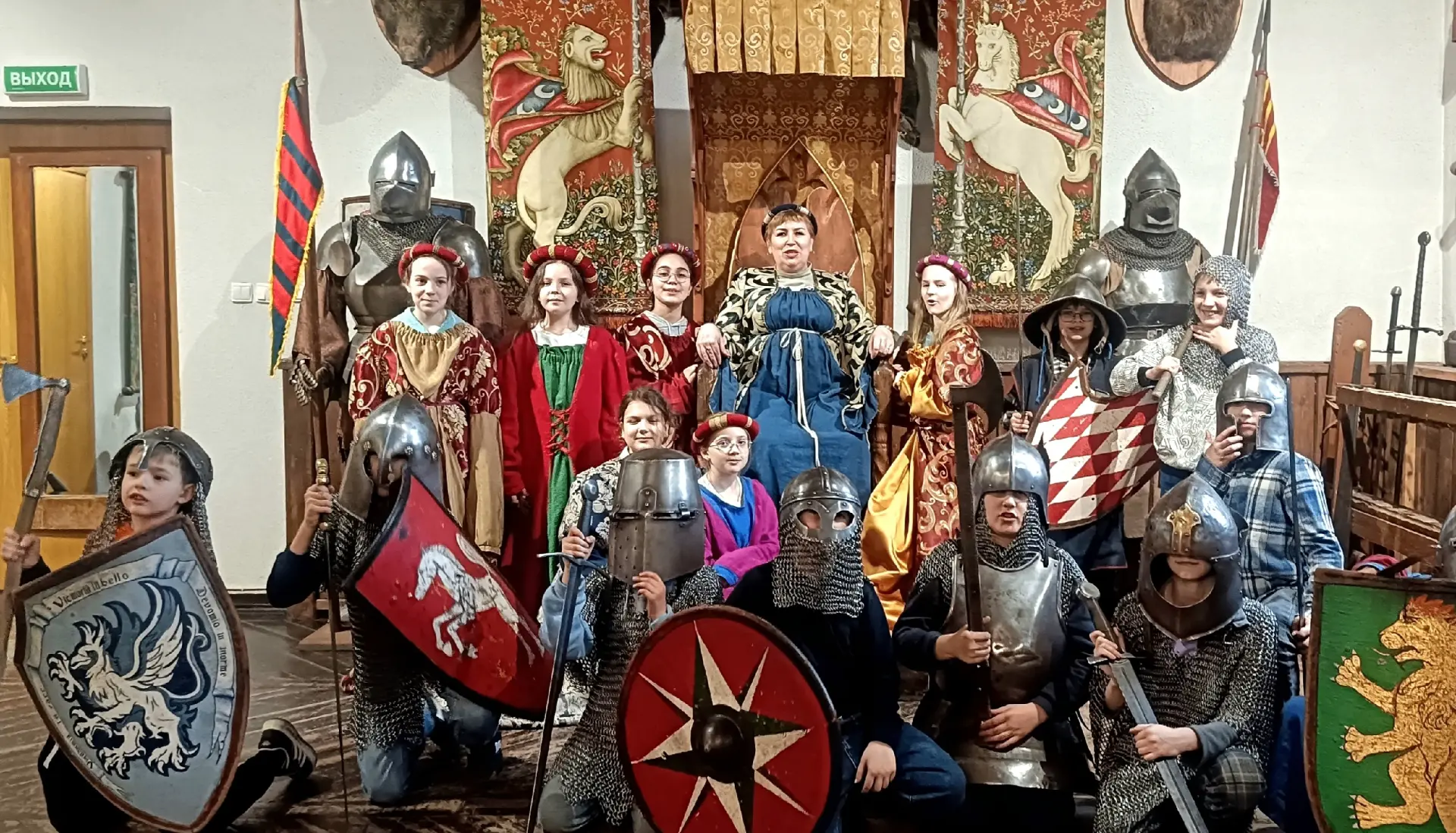 25 марта 4 «Д» класс отправился с экскурсией в город Выборг.️Ребята прогулялись по Средневековому го