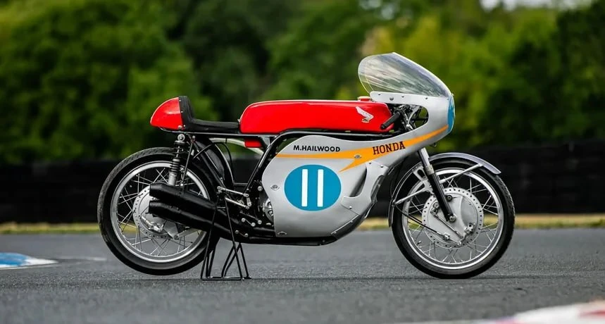 60-летняя Honda может стать самым дорогим мотоциклом в истории — за гоночную RC173 хотя...