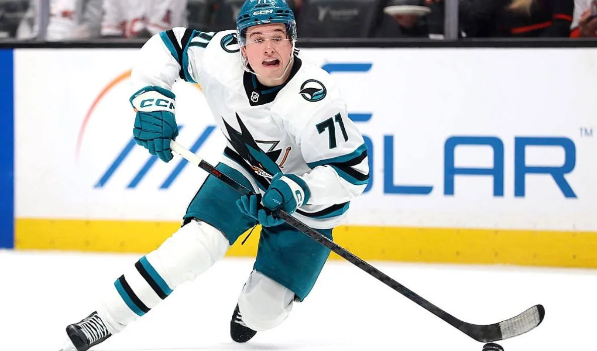 🏒 20 лет, $18,8 млн в год: Маклин Селебрини — самый высокооплачиваемый игрок НХЛ!

Канадский форвар