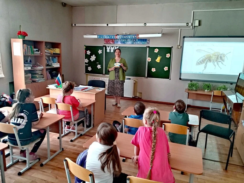 🤔 20 мая - Международный день пчелы 🐝 Ученики начальных классов приняли участие в познавательной п