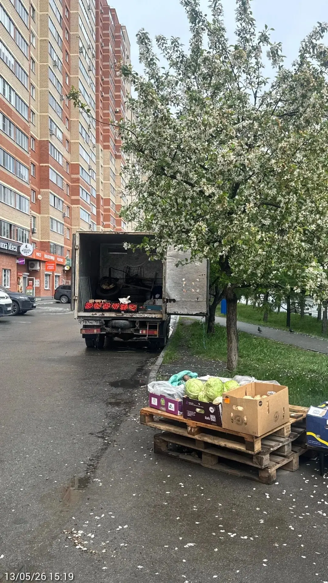 Управление напоминает: на территории города Челябинска запрещается торговля в неустанов...