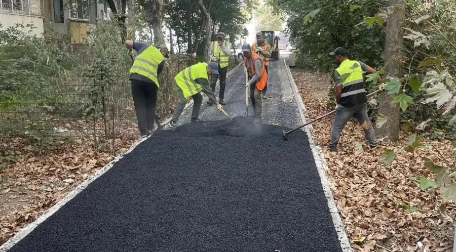 🚧 На проспекте Генерала Острякова ремонтируют внутриквартальную дорогу и тротуары
