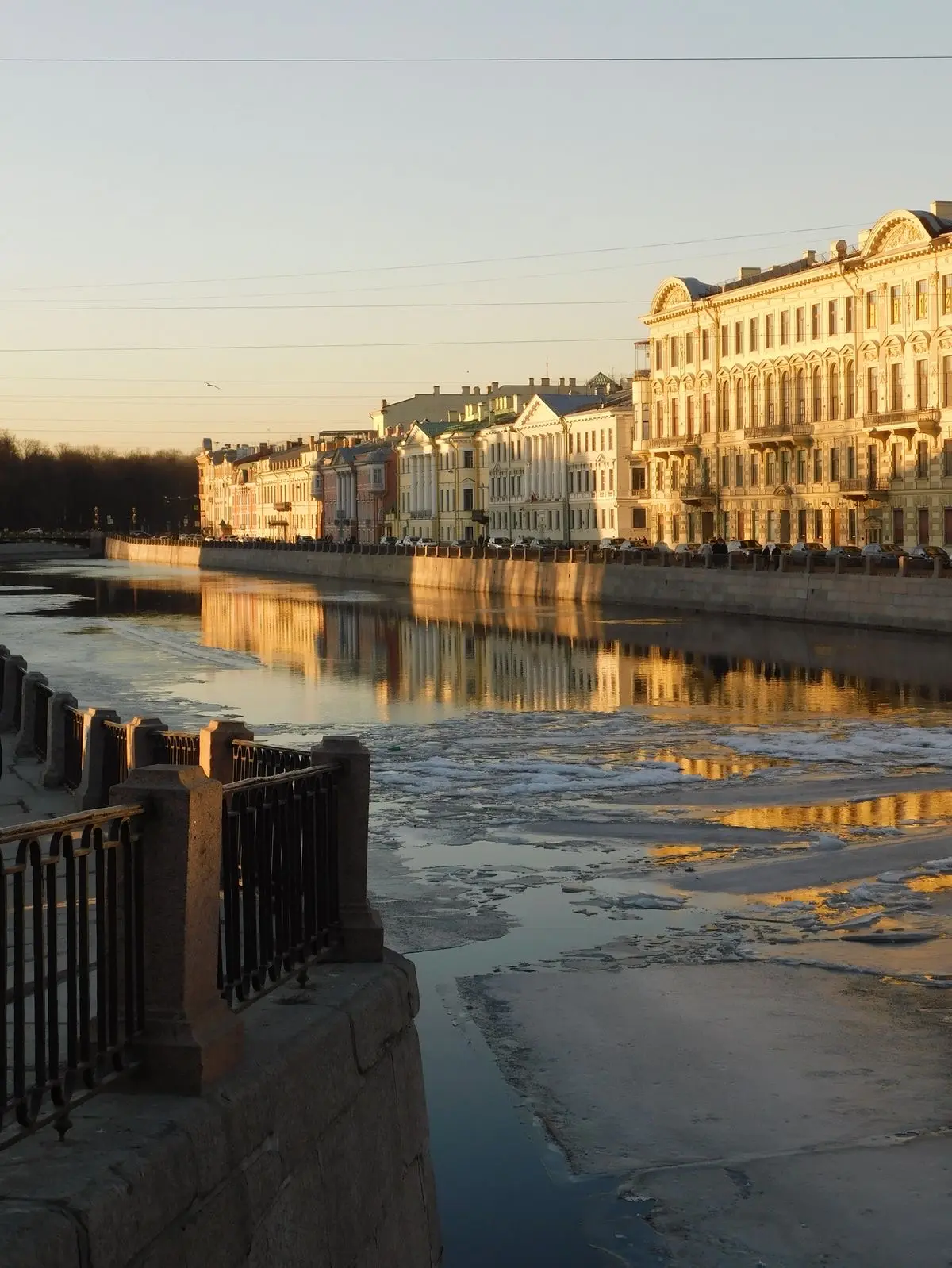 🌷Погода в Санкт-Петербурге 13 марта 2026 года. Облачная, днем с прояснениями погода. Ночью местами н