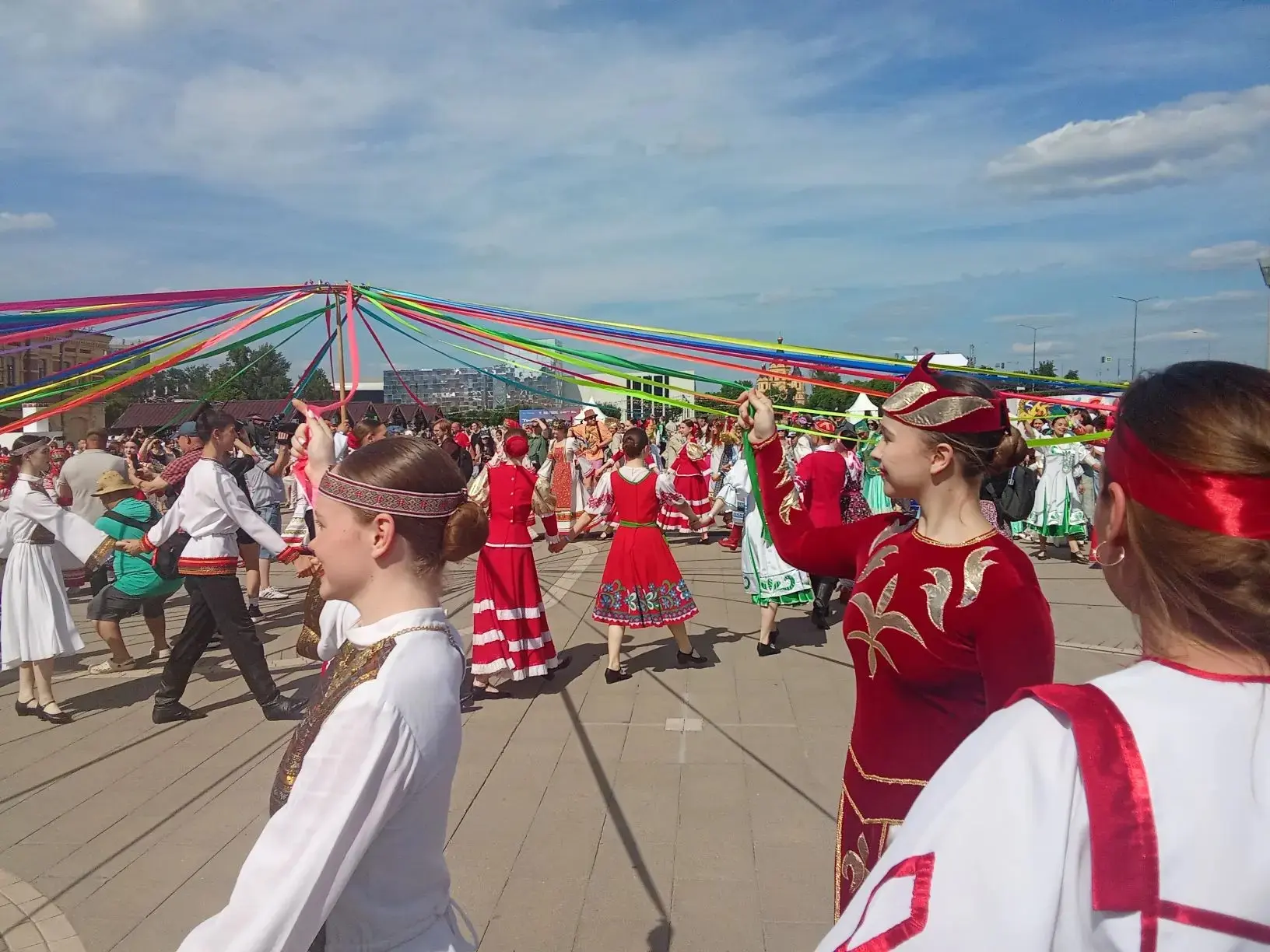 В День России, 12 июня, Нижегородская область запустила федеральную акцию «Хоровод Единства». Площад
