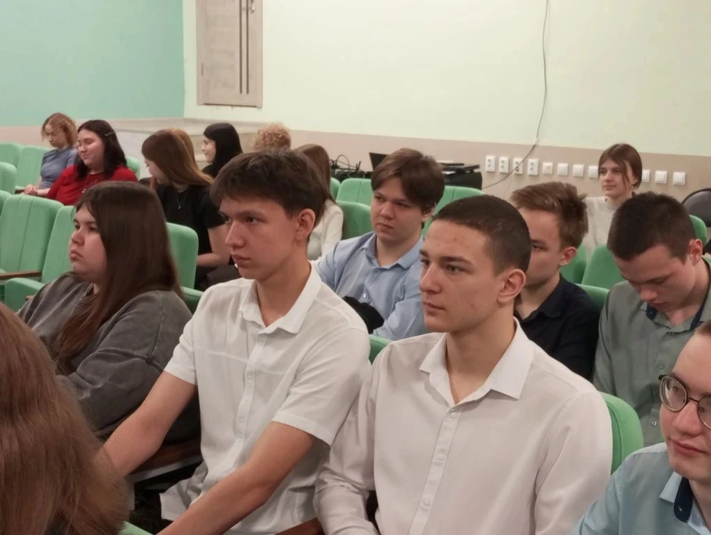 На минувшей неделе  учащиеся 9–11 классов встретились с представителями Нижегородского Гвардейского 