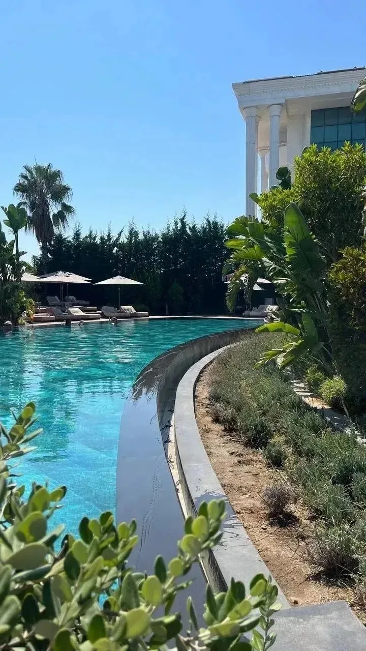 Liu Resorts 5⭐️