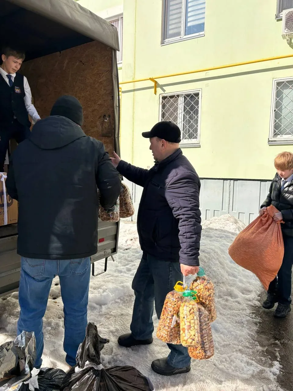 🇷🇺 СВОих не бросаем: Ученики нашей школы помогли в отправке гуманитарного груза  19 марта в 35 микро