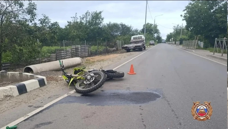Водитель питбайка погиб в Кочубеевском округе после наезда на ограждение

Авария произошла рано утро