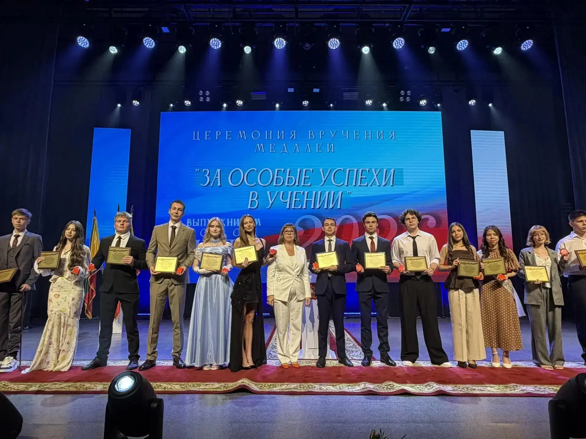 🥇308 читинских выпускников получили золотые и серебряные медали.
