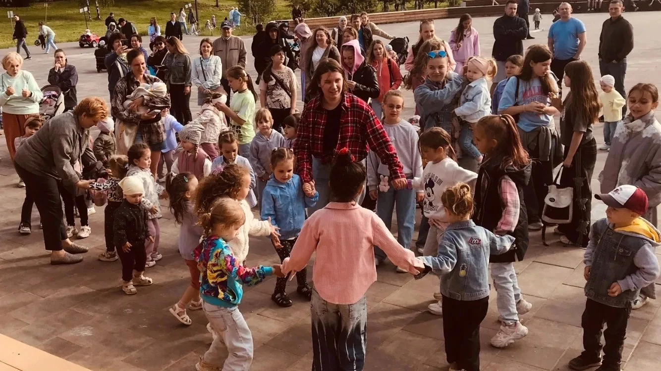 Продолжаем летние вечера! 
ДискоЛето в разгаре 🔆

Танцы, игровая программа, сладкие призы для ребят