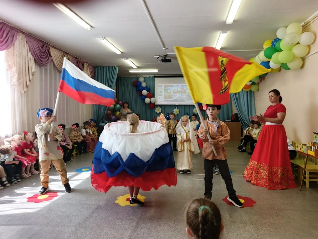 А у нас прошел замечательный праздник, посвященный Дню России! 🇷🇺🎊
https://vk.ru/wall-212678267_7