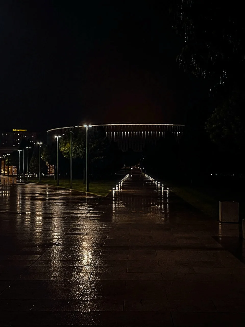 В парке царит тишина.