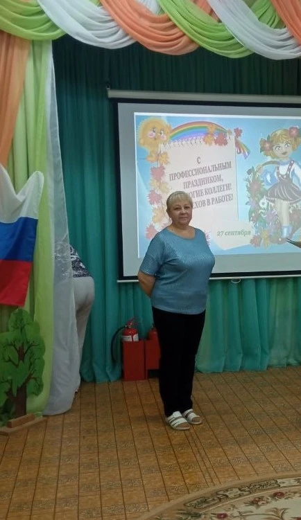 Сегодня свой день рождения отмечает помощник воспитателя группы "Солнышко" Маршева Свет...