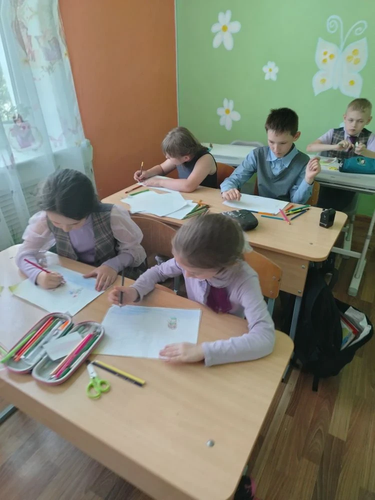 Вся Отчизна в праздничном цветенье, словно песня, льётся вешний свет.
Здравствуй, Пушкин! Здравствуй
