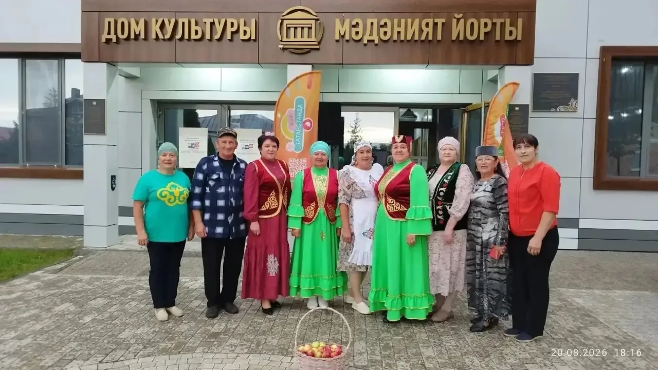 Апаста чираттагы “Зәлидә” уеннары узды. Яңгырлы кичкә карамастан, чара җыр-моң, бию һәм...