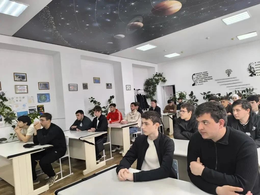 12.05. 2026 года сотрудник Госавтоинспекции МО МВД России «Карачаевский» провел важную профилактичес