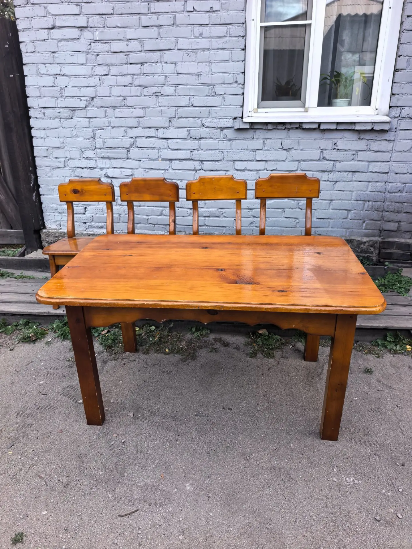 Продам обеденный стол со 6 стульями из дерева за 20тыс. 89293381977