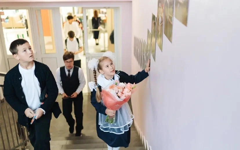 Портреты наших педагогов продолжают украшать стены, и мы не можем просто пройти мимо.
