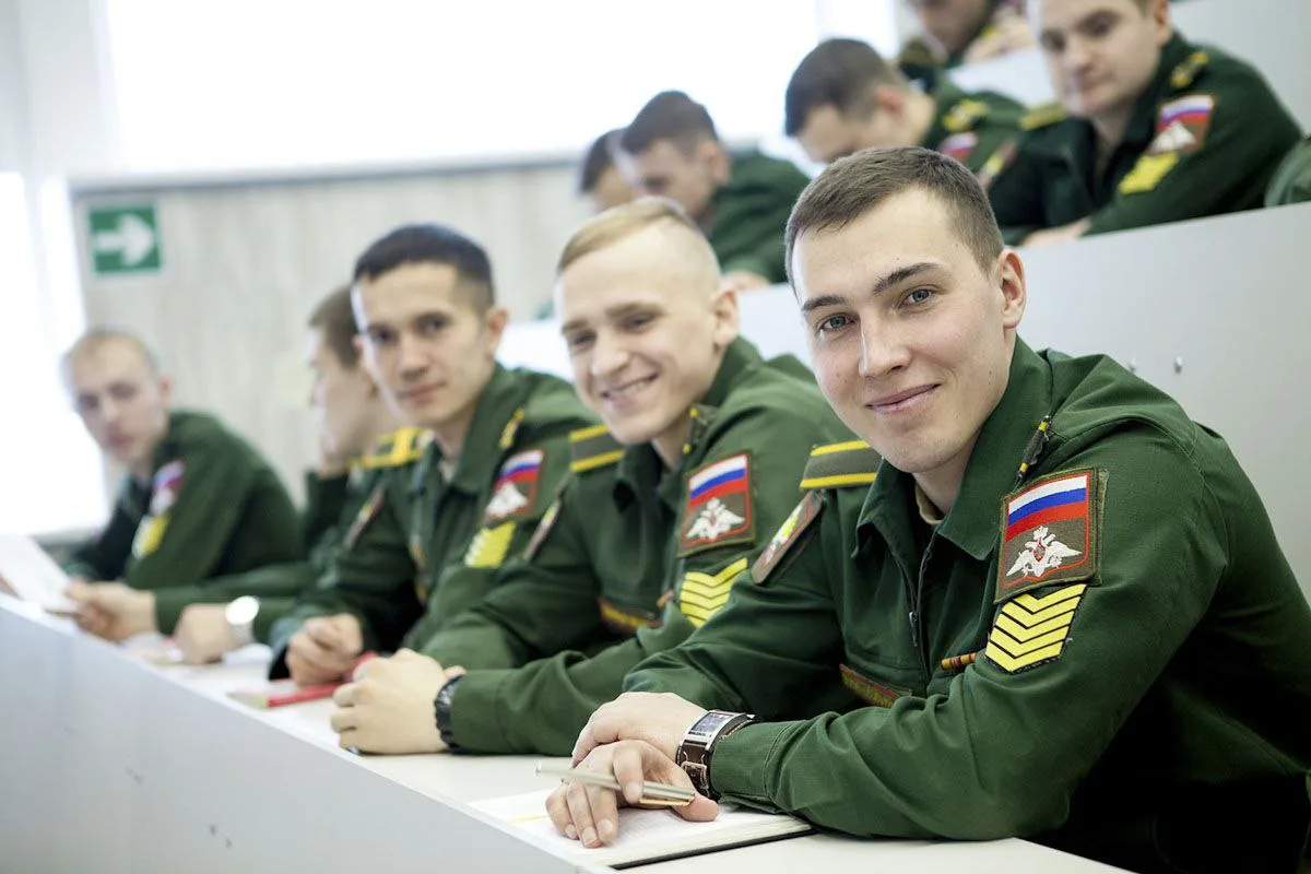 🫡 День знаний – старт новых побед! Сегодня сердца всей страны обращены к тем, кто выбр...
