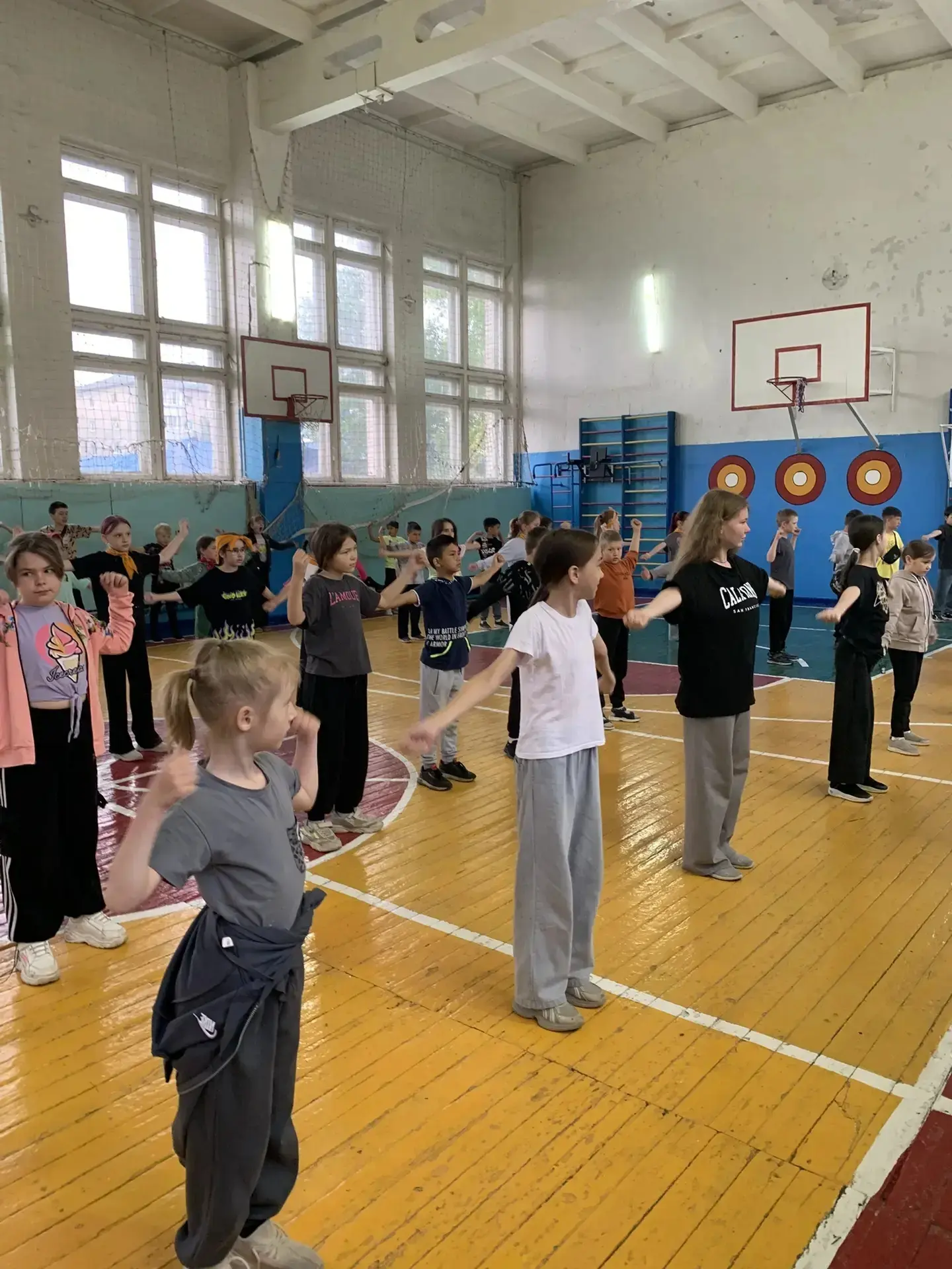 15-й день нашего марафона! ☔️

Дождь не помеха: заряд бодрости, гончарный мастер-класс и «Весёлые ст