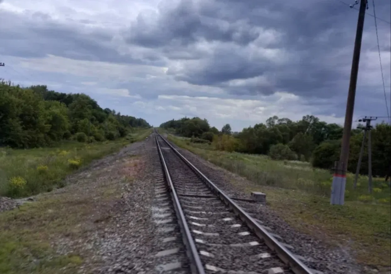 🚧 В Касторенском районе Курской области обустроят пешеходный переход через железную до...