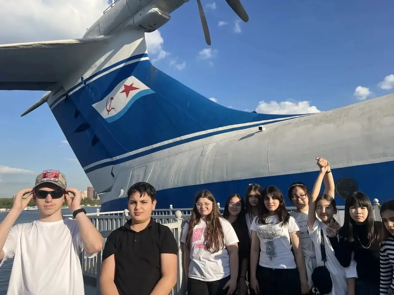 В рамках московской музейной недели  обучающиеся 6А, 8Б классов  / Коробово совместно с педагогом - 