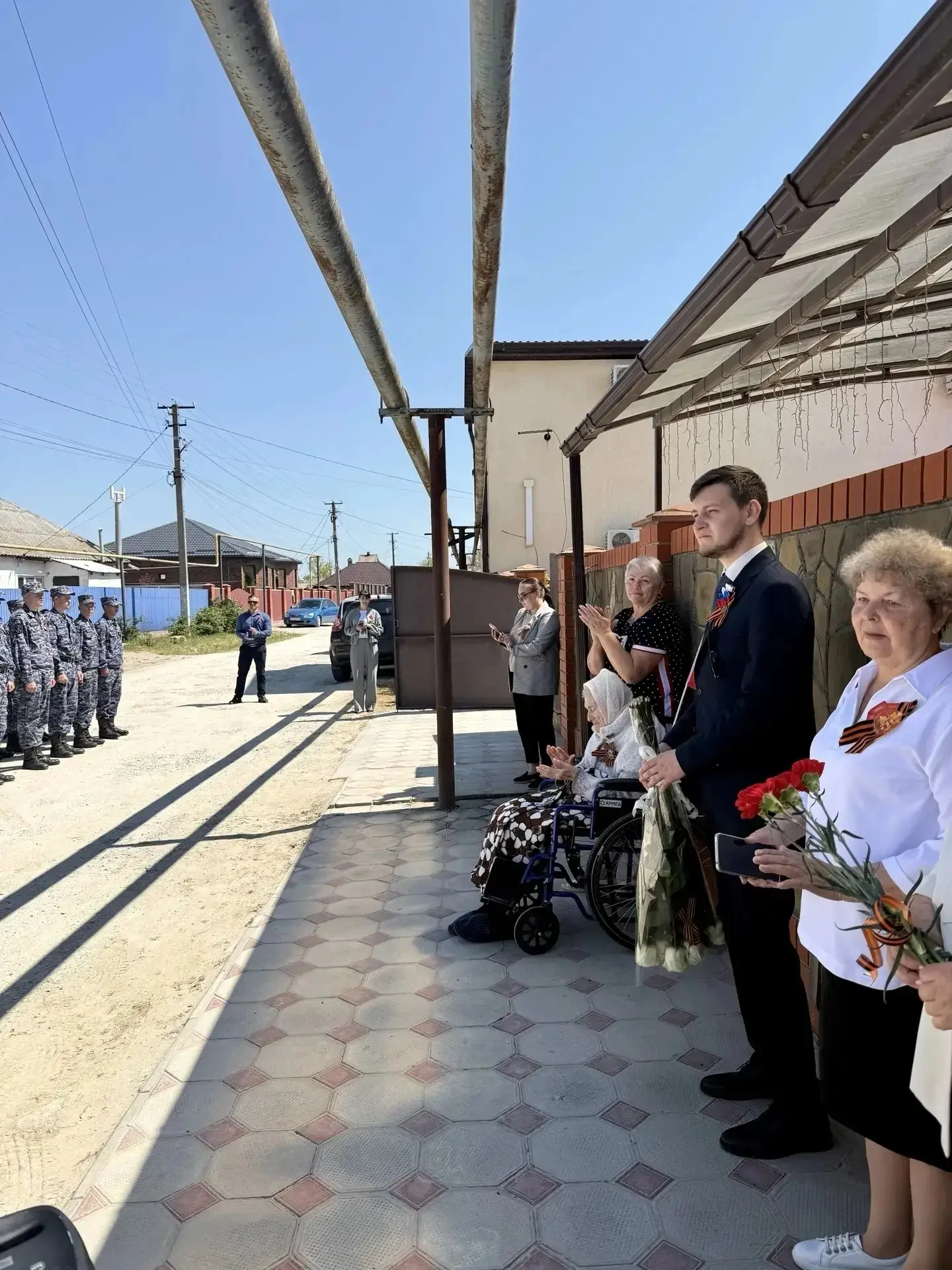 ⭐ Спасибо за Победу! В Тамани состоялся парад у дома ветерана Валентины Пересады  В День Победы во д