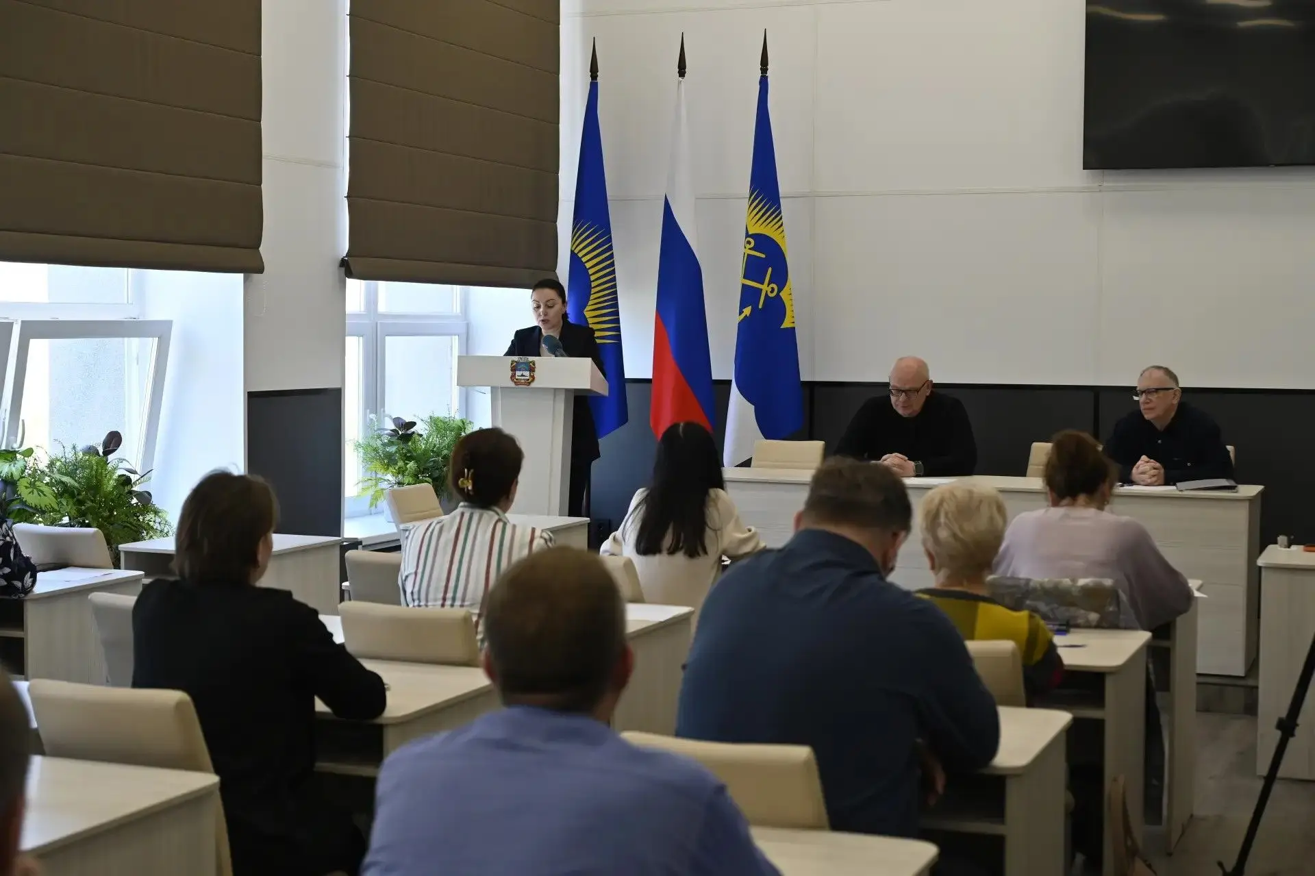 Владимир Евменьков:  Провел заключительное перед отпускным сезоном заседание Общественного совета.  