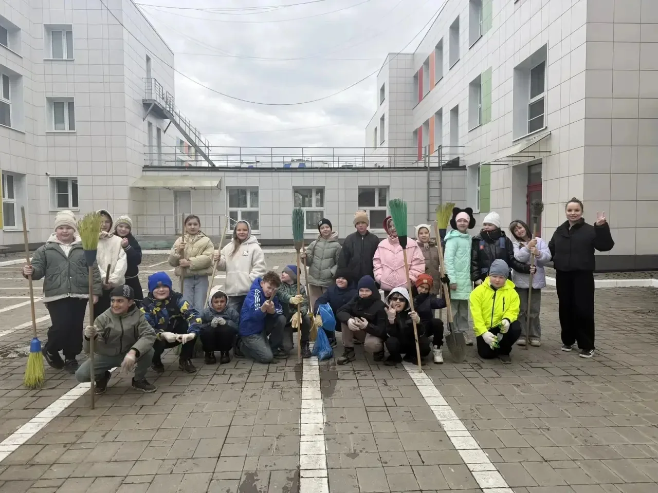🌱 В МАОУ «Видновская гимназия» состоялся ежегодный весенний субботник, в котором активное участие пр