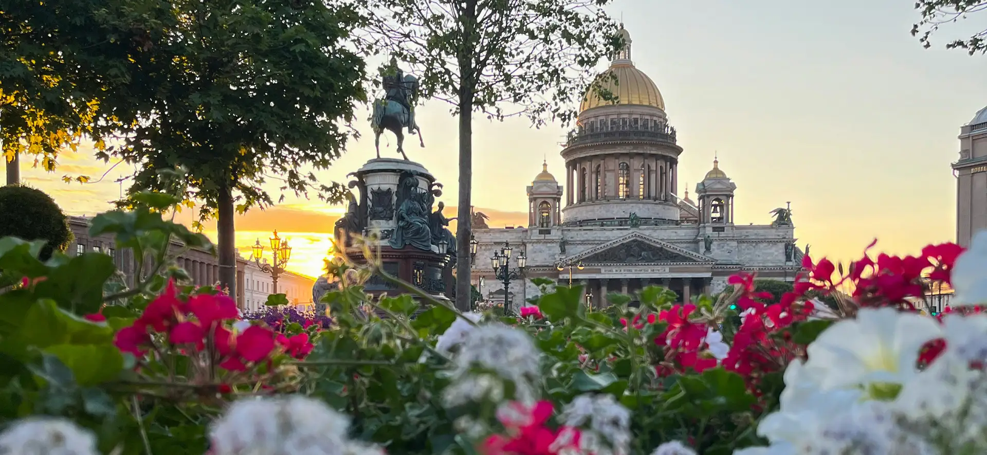 ✈️ Уважаемые жители!

🎑 Поздравляем Вас с Днем города! 

🎉 Пусть это место на Земле всегда будет с