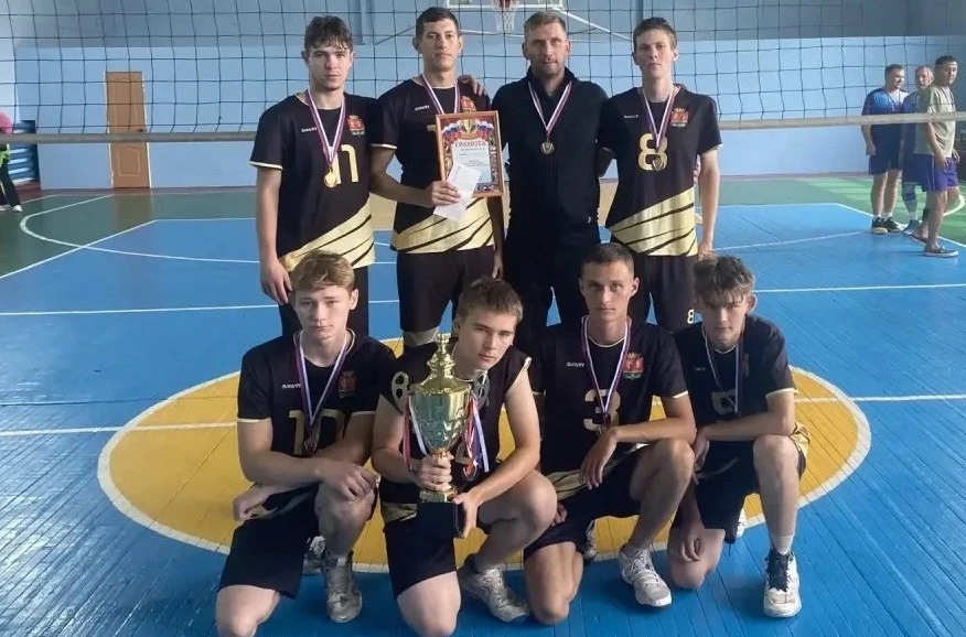 Команда Тюкалинского района — чемпионы волейбольного турнира памяти И.И. Юрьева