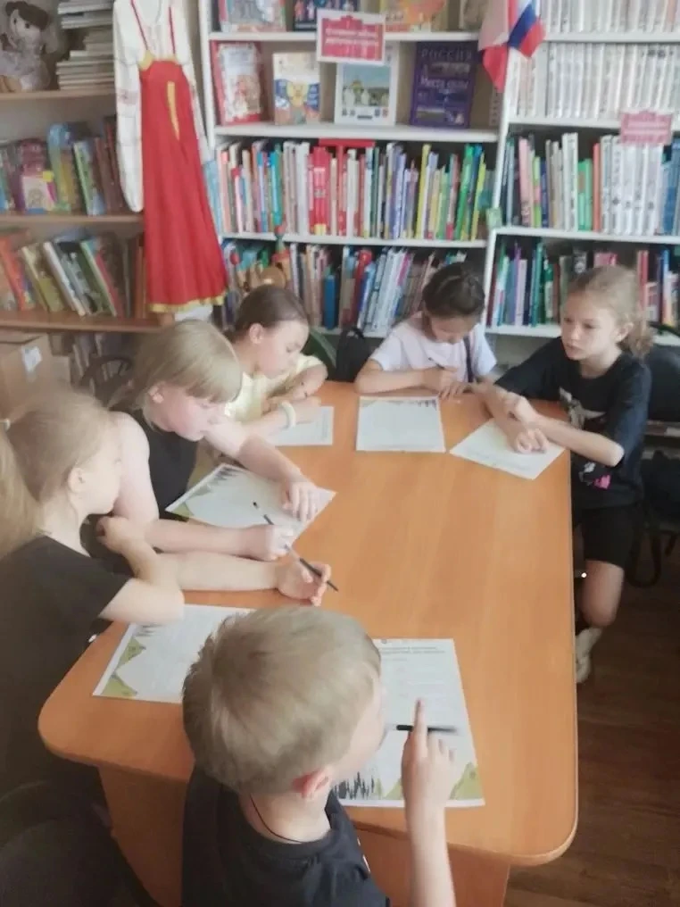 Детская библиотека №18 распахнула свои двери для юных исследователей природы, участников  летнего ла