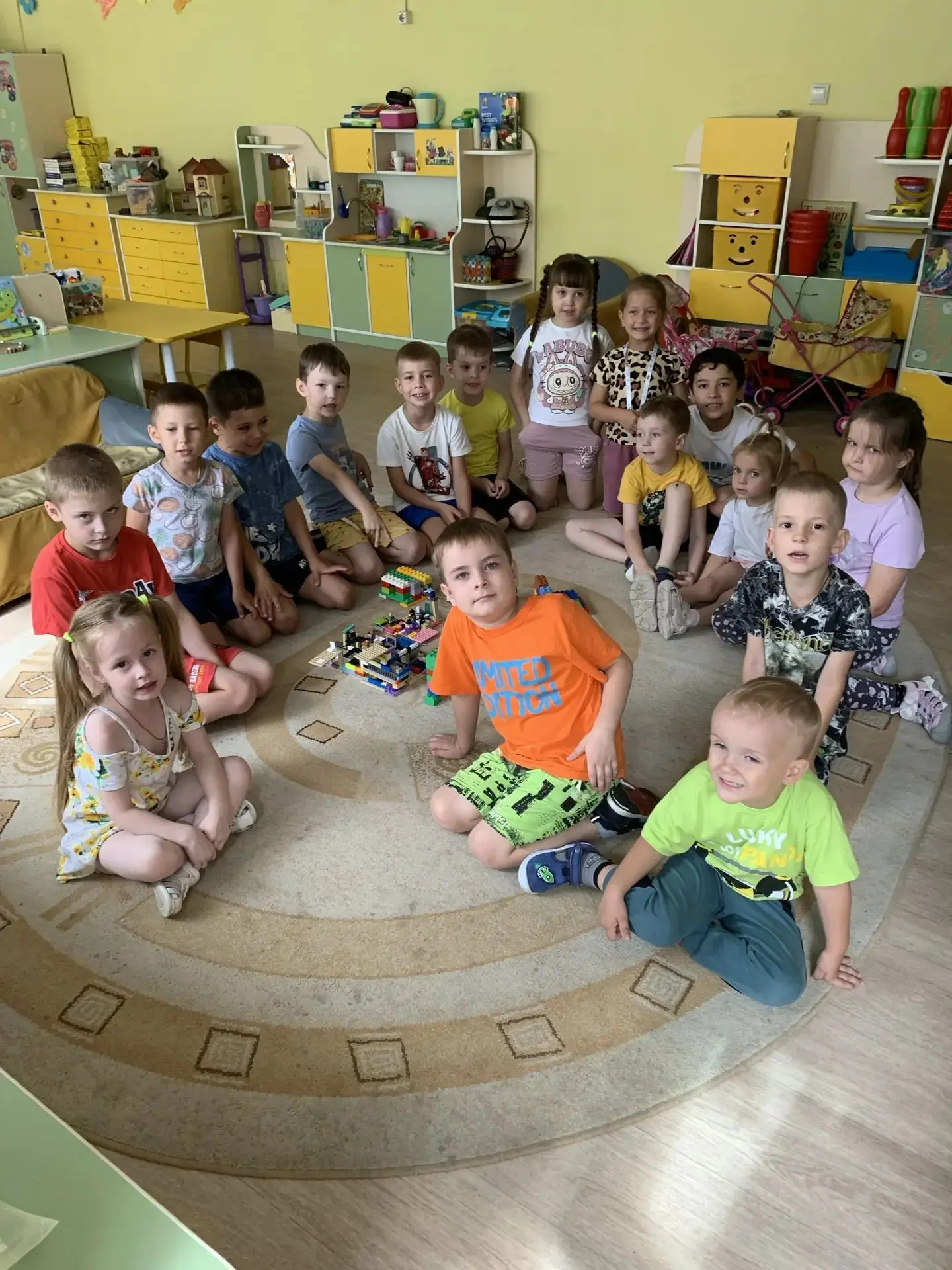 Лего‑конструктор — ценный инструмент для развития детей:

📍Мелкая моторика и координация. Соединени