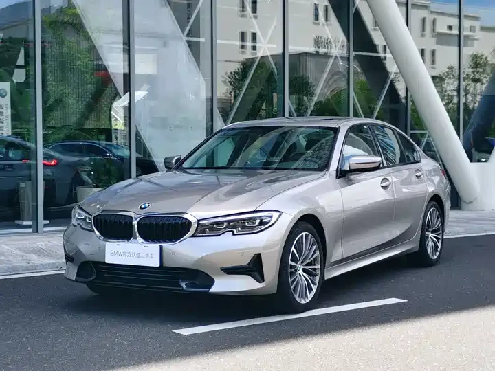 Баварская классика в спортивном стиле! BMW 3 Series — драйв, комфорт и статус.