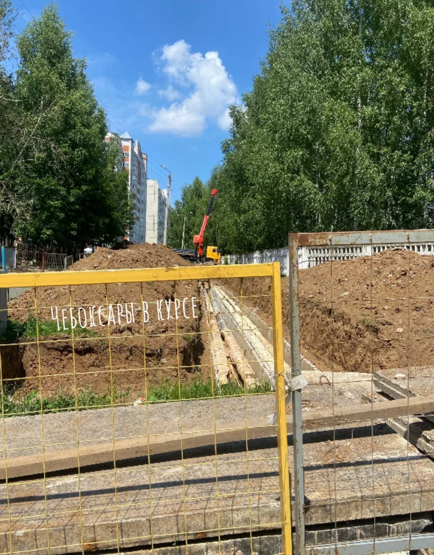Чебоксарцы пишут:

💁‍♀️"Бульвар Миттова 25 .Разрыли весь двор,отключили в очередной раз горячую вод