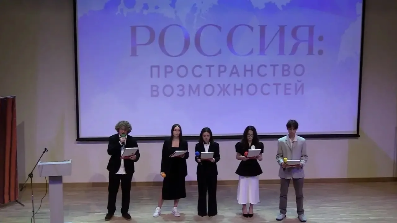 ⭐ Торжественная линейка, посвящённая Дню знаний, в школьном корпусе 6