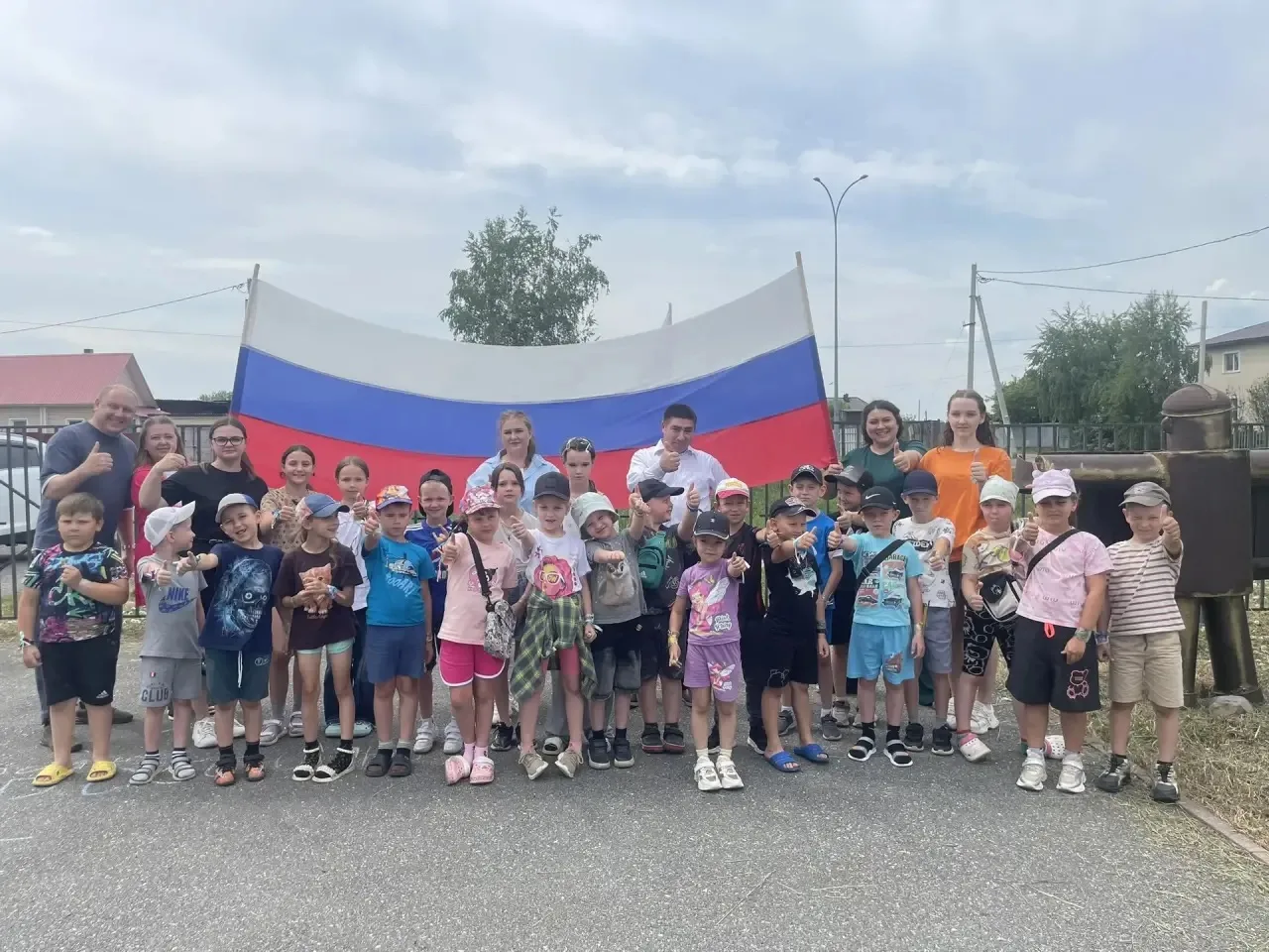 ☀️ Лето, улыбки и море позитива! ☀️

В Панфилово вожатые-старшеклассники городского отряда «Луч», ра