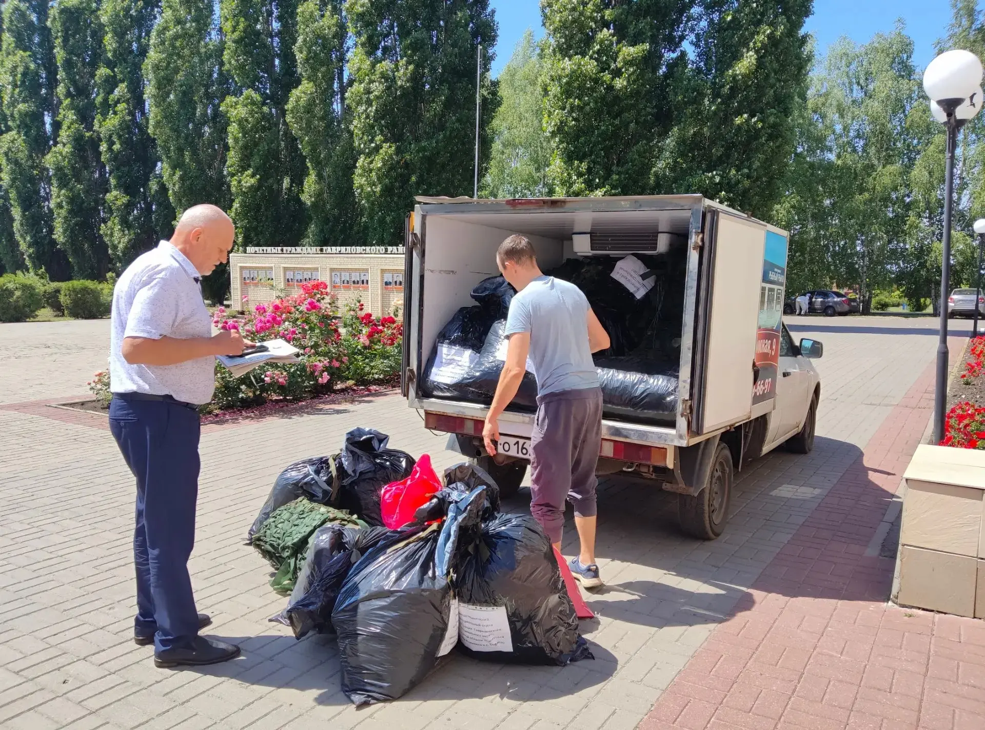 💪Гавриловские волонтёры и активисты «Единой России» передали на передовую 41 комплект ...