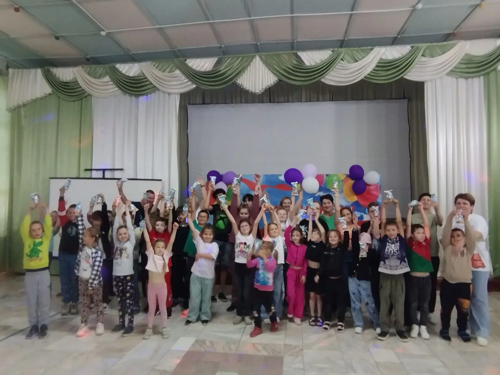 1 июня — праздник детства. Для детей в доме культуры прошел весёлый, зажигательный праз...