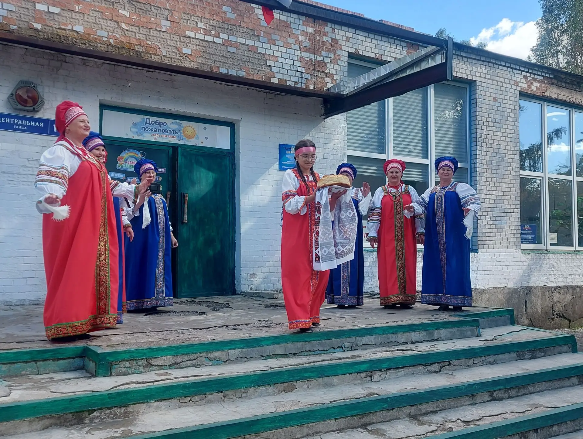 Сегодня прошли переаттестацию на звание народный и образцовый агитбригада "Смешинка" и ...
