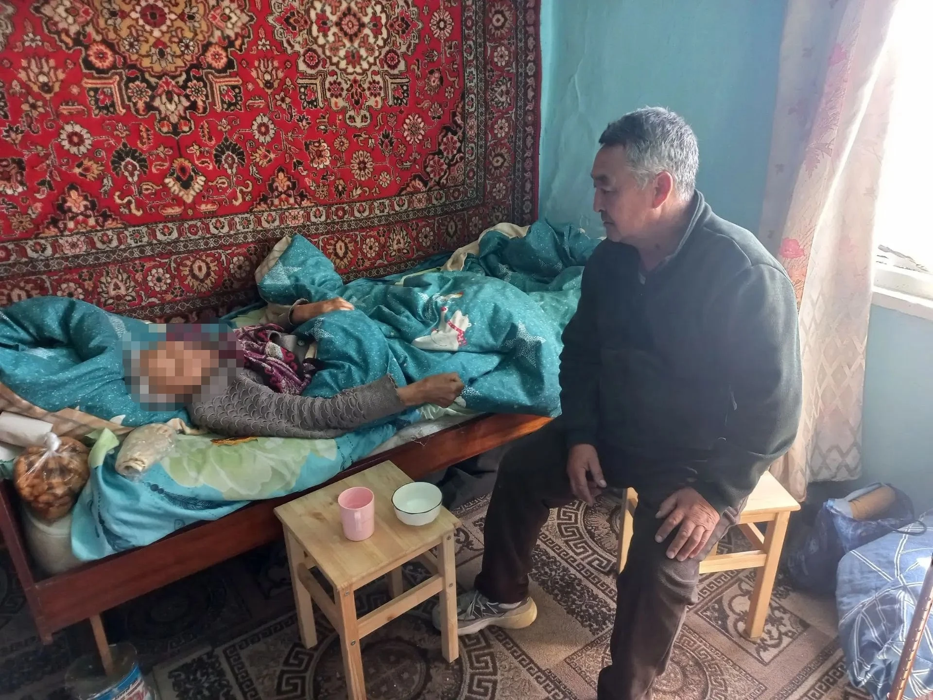 ⚡В Овюрском районе ко Дню пожилых людей пенсионерам помогают подготовиться к зиме