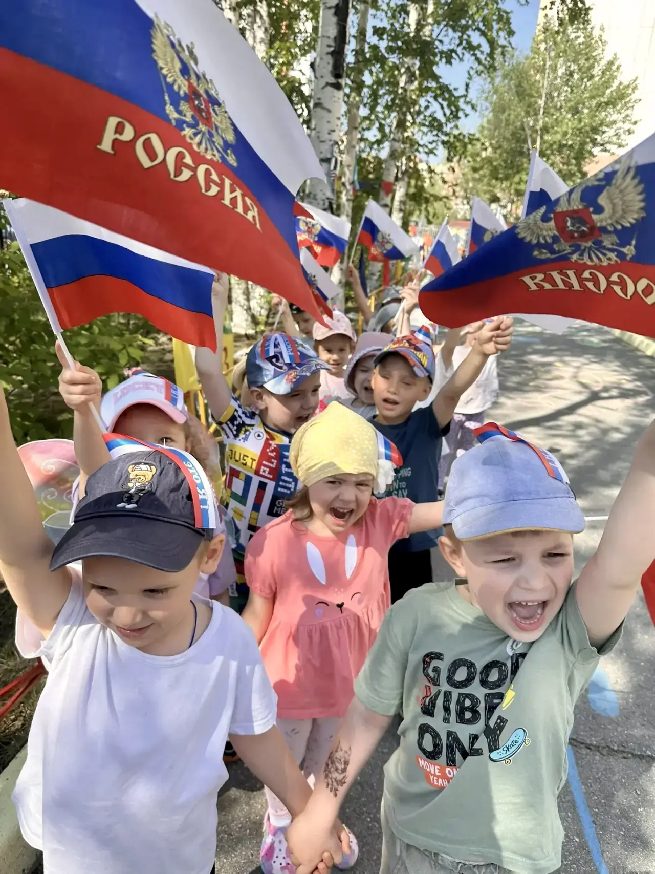 12 июня наша страна отмечает один из самых значимых государственных праздников - День России 🇷🇺

В