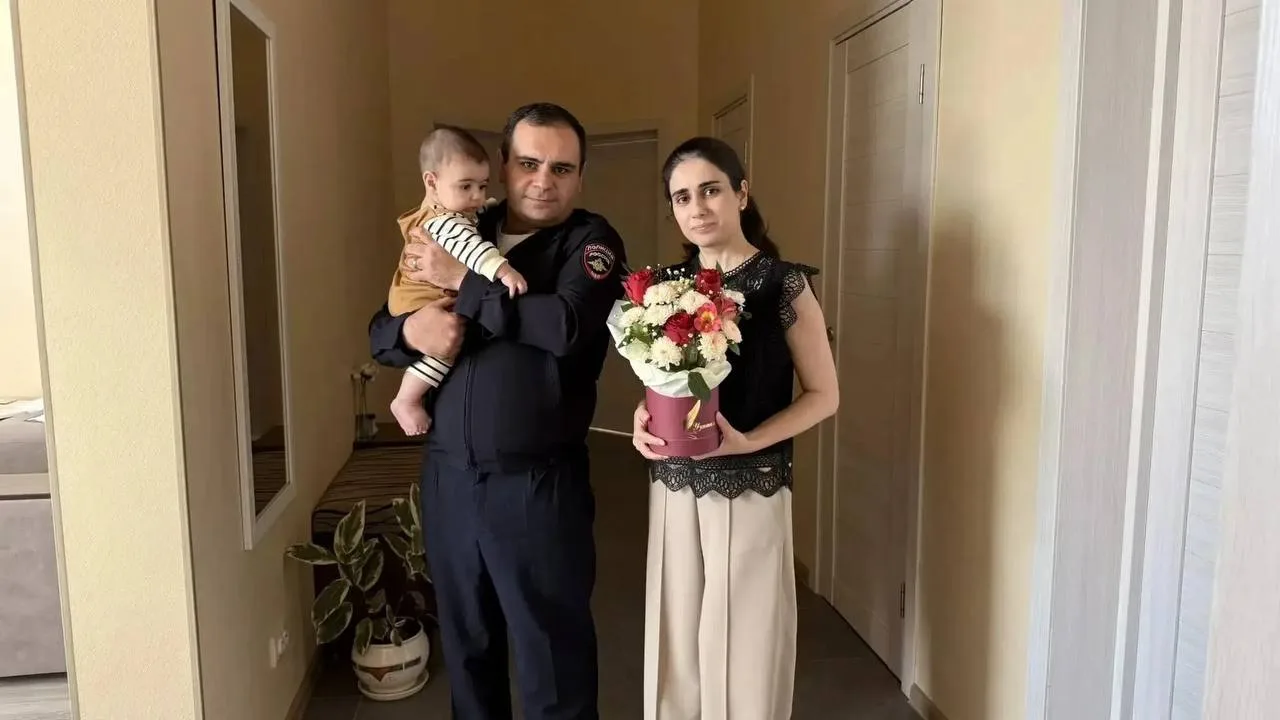 Полицейские Белгородского округа поздравили учителей