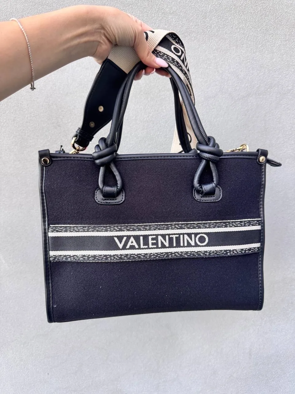 VALENTINO 🧶