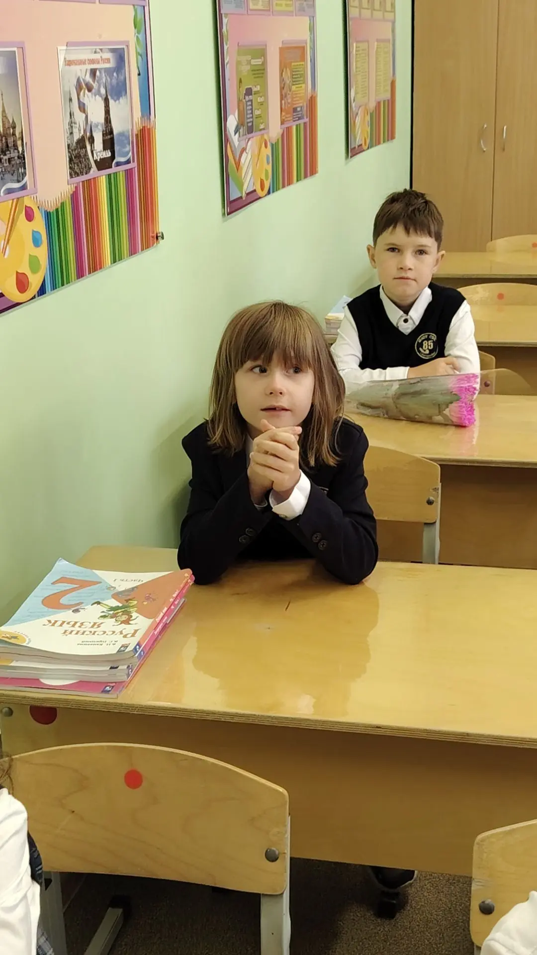 А вот и открыли мы новую страницу в школьной жизни. Мой любознательный ребёнок перешёл ...