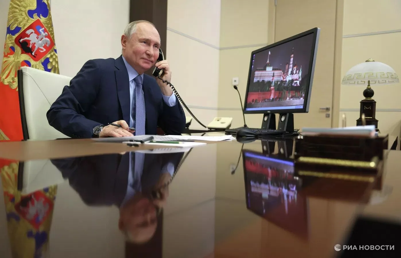 Путин поговорил по телефону с президентом Бразилии, сообщили в Кремле.