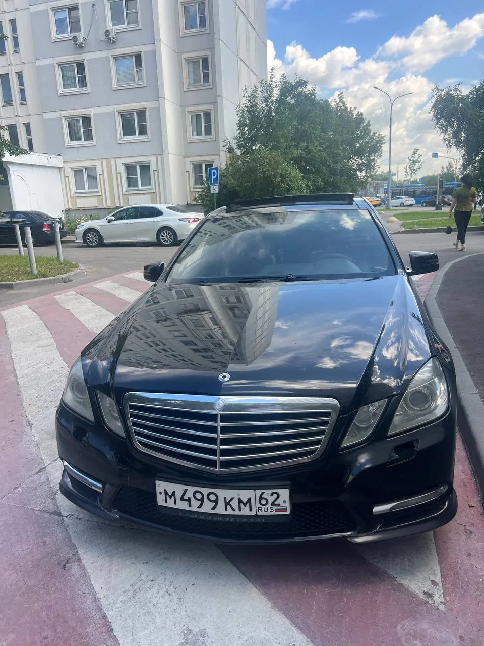 Mercedes E 
2012 год 1.8 автомат 

На панораме 
5 владельцев
Пробег 300
Вложения по кузову и мелкие 