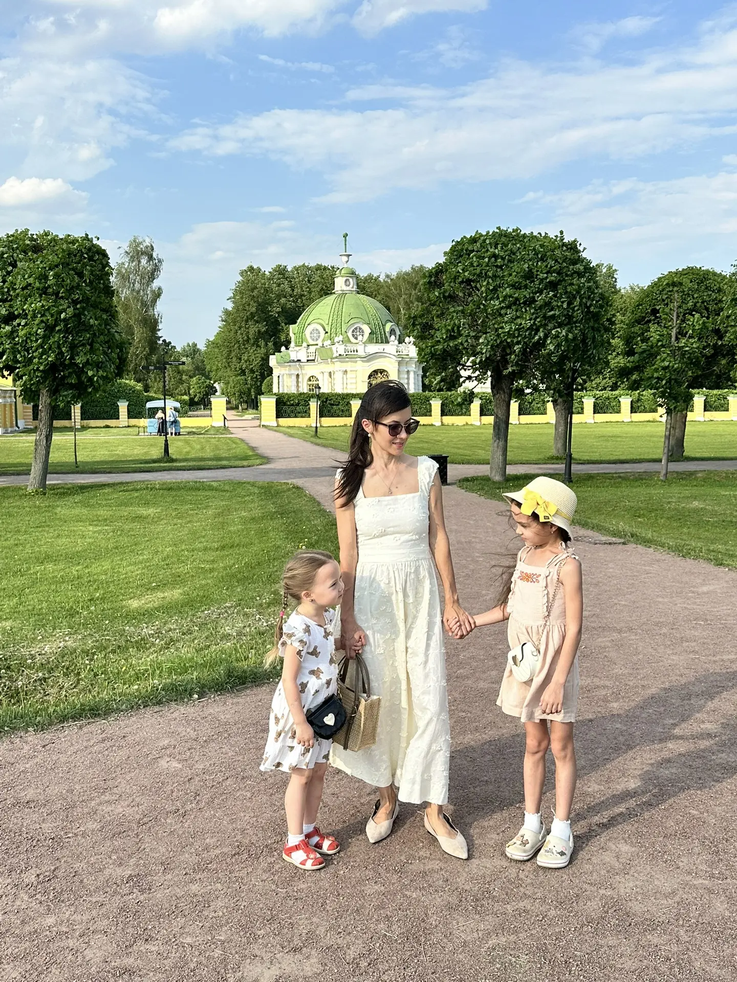 Усадьба Кусково — место, где время замедляется. Мы гуляли по тенистым аллеям, наслаждал...