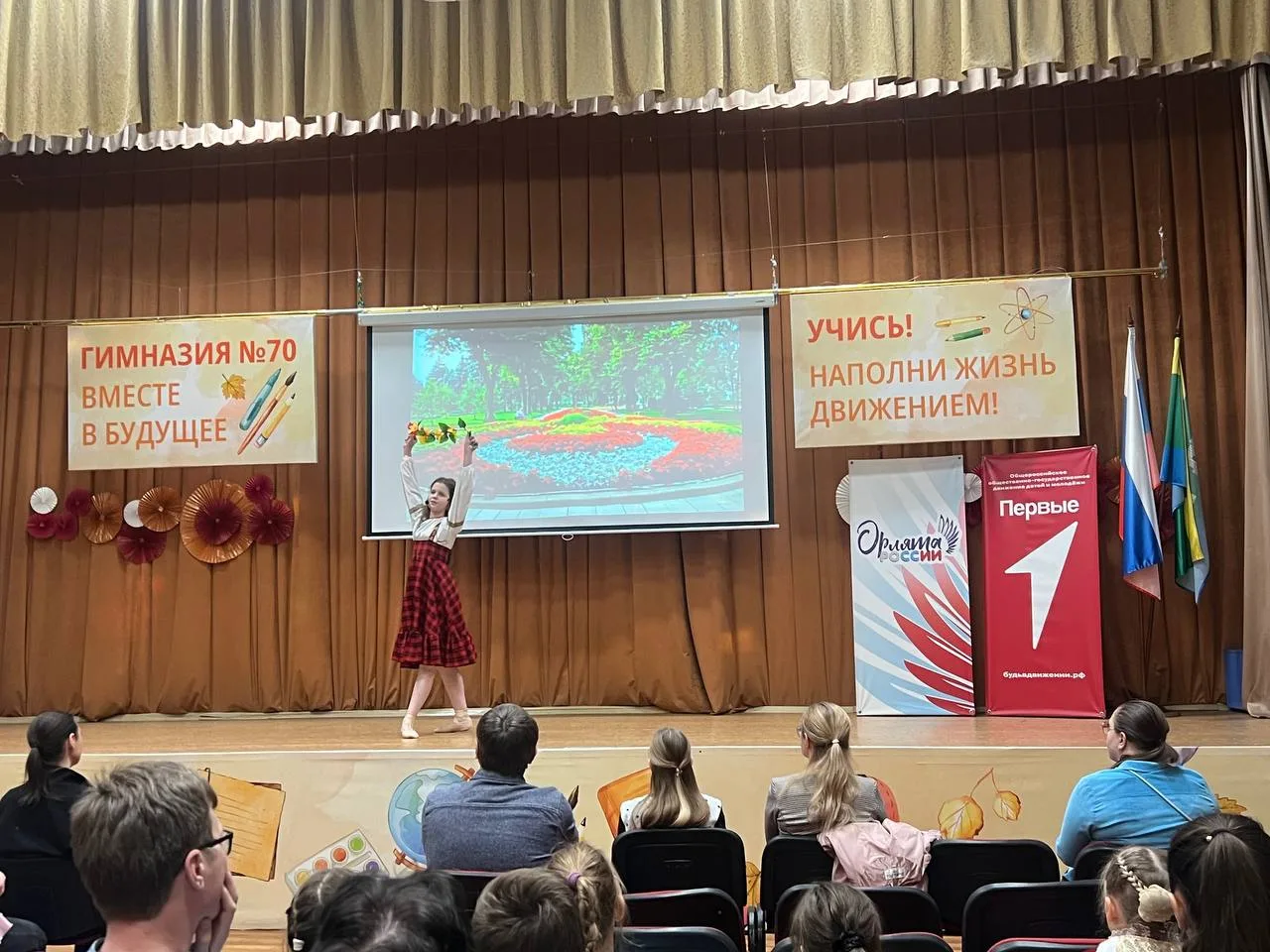 🌸 Весна пришла в нашу школу!  🏫 Сегодня в стенах нашей школы царила особая атмосфера тепла и нежност